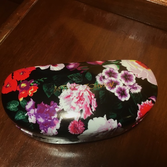 Betsey Johnson Pink & Gold Sunglasses w/case (nwt) - Picture 2 of 7